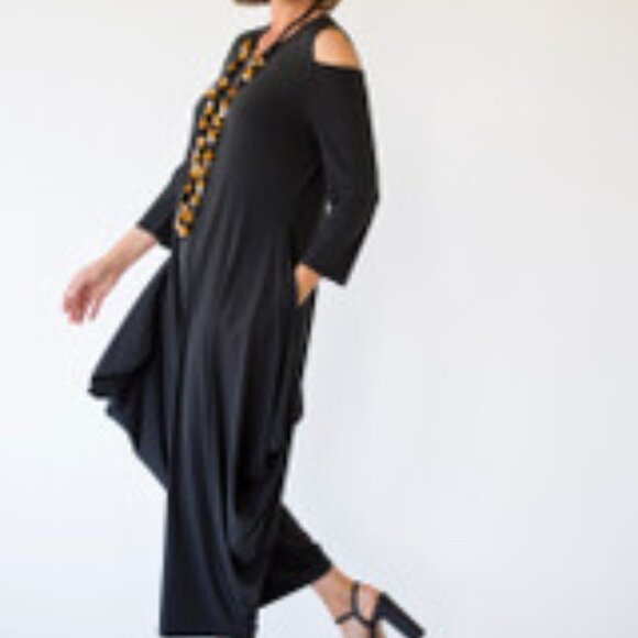 14. NWT Aria Jackson Cut out shoulder wide Leg Black Jumpsuit - Picture 3 of 3